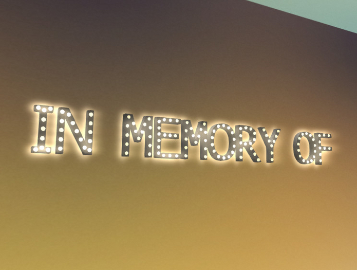 [Px] "IN MEMORY OF" Illuminated Light Bulbs Sign