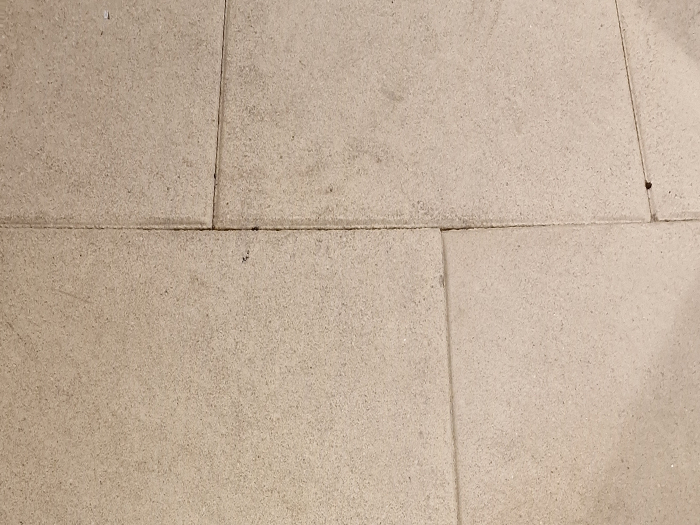 Fliesenboden / Tiles
