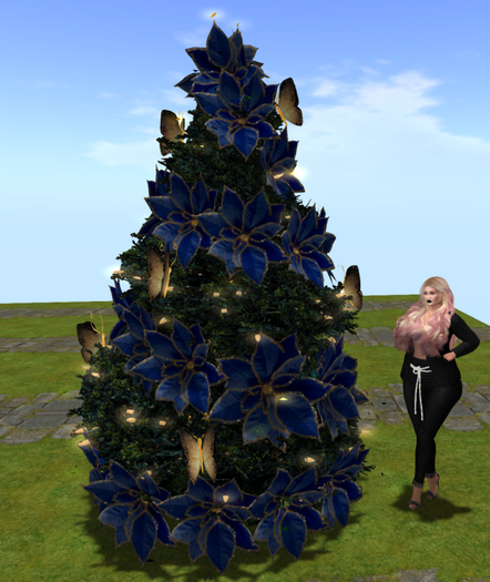 21 xmas tree with blue poinsettias