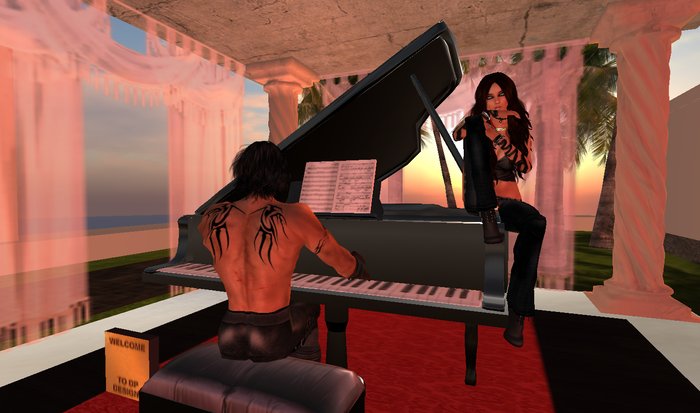 Piano Special  in a RezzBox  32 Prims