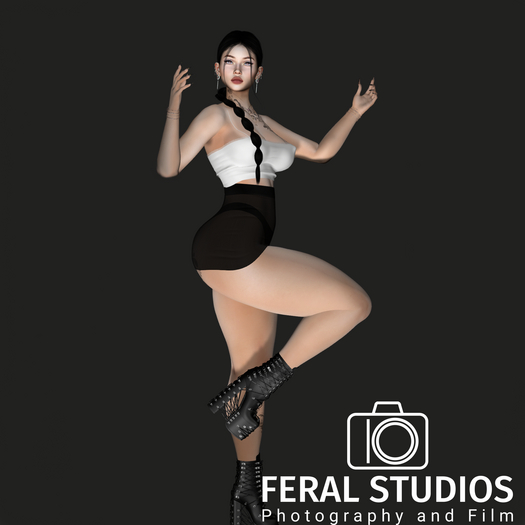 Feral Poses - Model pose 1