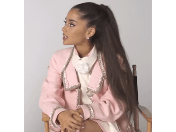'Ari I Wanna See' Gesture