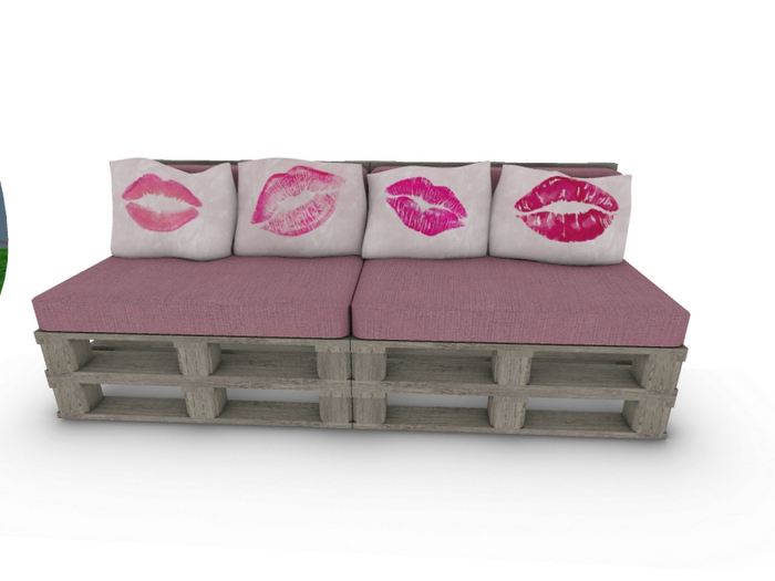 Outdoor Pallet Sofa - LIPS RARE