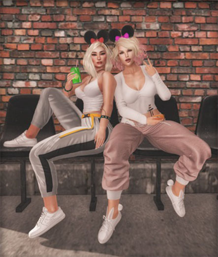 Pose 24 Friends Snack 