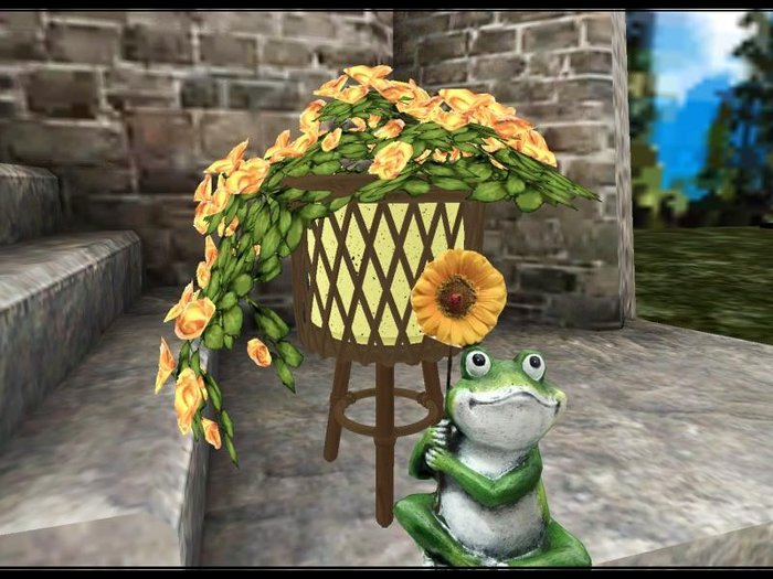 [AE] Home & Garden - Draping Rose Planter with Figurine orange