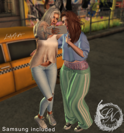 Couple pose 124_WEAR_ME