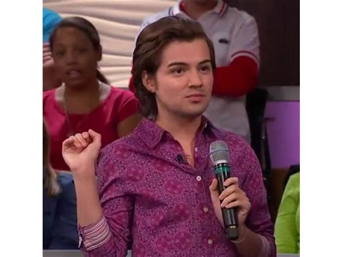 'Estupida Mi Pelo' Gesture