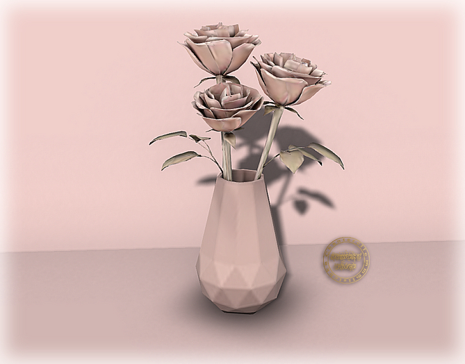 07 LEOPOLDINE GACHA - vase/roses