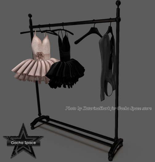 REIGN.- STUDIO CLOTHING RACK (BLACK RAIL)