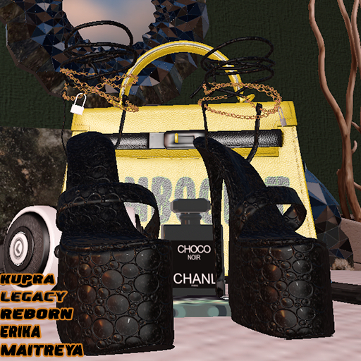 Hd - Black Heels/ Gold Chain / Silver Lock