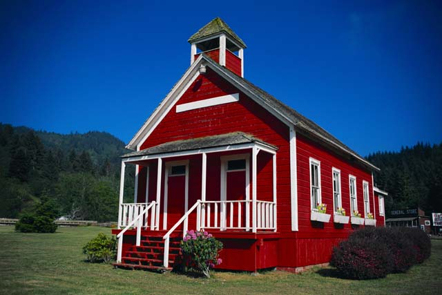Kiku Little Red Schoolhouse