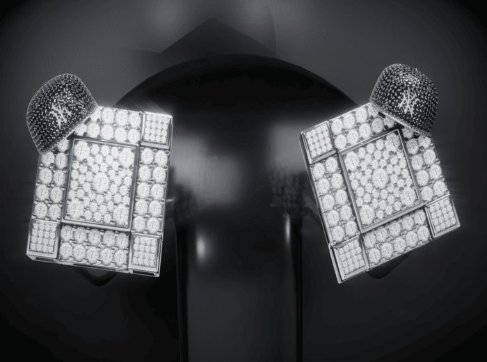 (NR) Nyc Earrings Unpacker