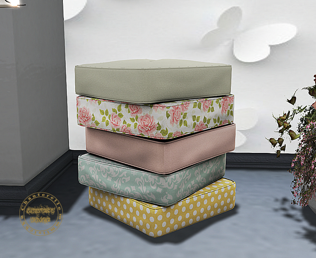 llorisen // eclectic stacked cushions RARE