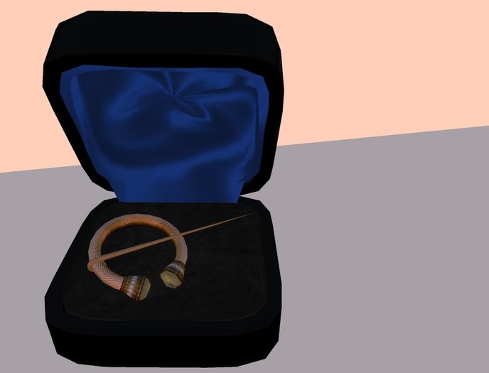 Penannular Amber Celtic Brooch(Boxed)