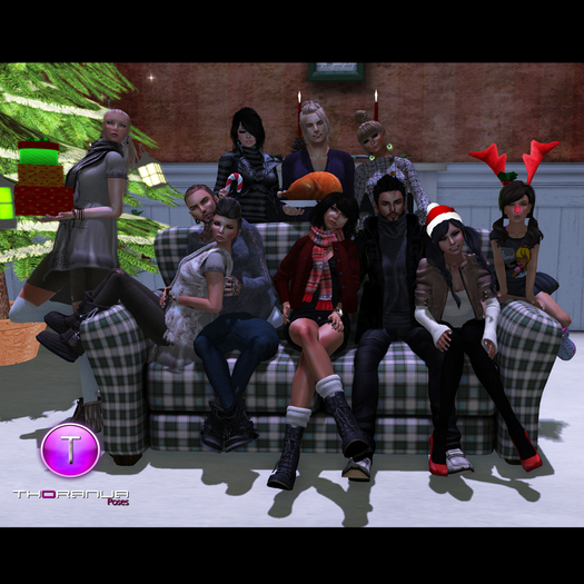 T- Thoranua Poses - Pose Sofa Christmas Group