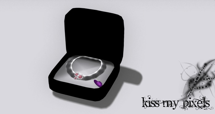 Kiss my pixels Necklace