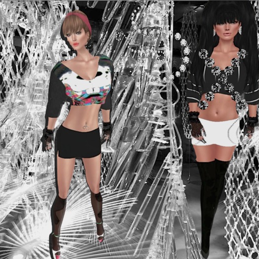 <S> Mesh Batwing Top (Black-Grafitti)
