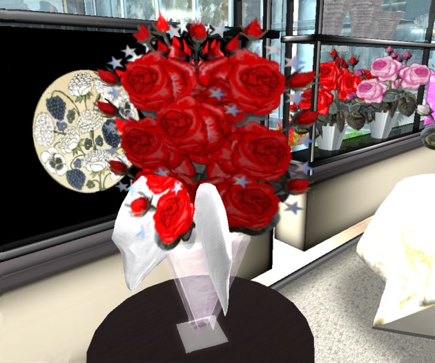 Valentine Roses in Crystal vase, by Mette, 9 prims