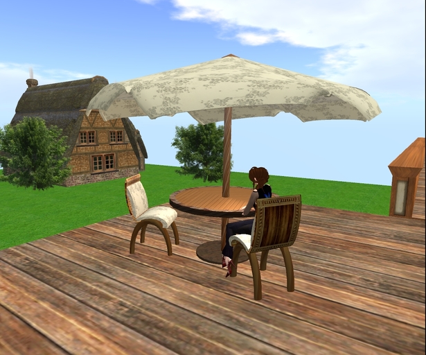 table de café avec un parasol et chaises