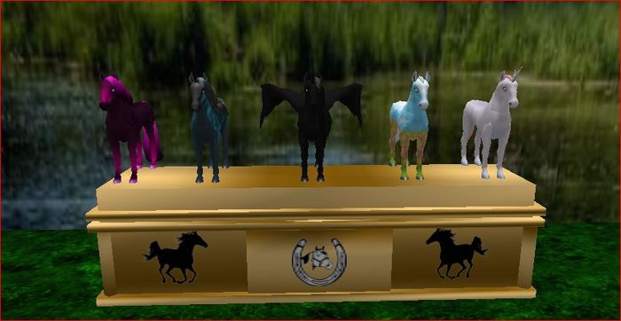 HORSE STAND IN GOLD METAL