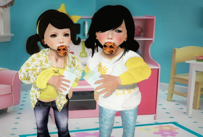 Cheers! Milk N' Cookies Pose For Two