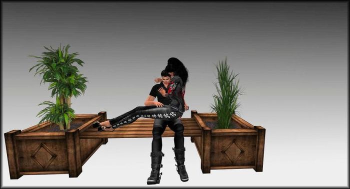 Garden cuddle bench wood