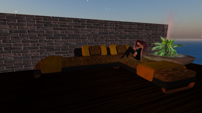 BG Inspirations - Black & Gold Couch - Friends