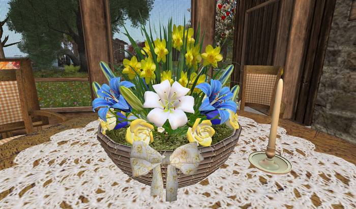 CJ Round Easter Basket with Daffodil